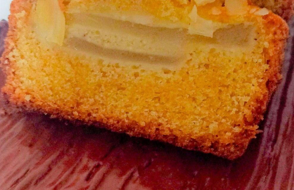 Bizcocho de peras y almendras sin gluten y sin lactosa